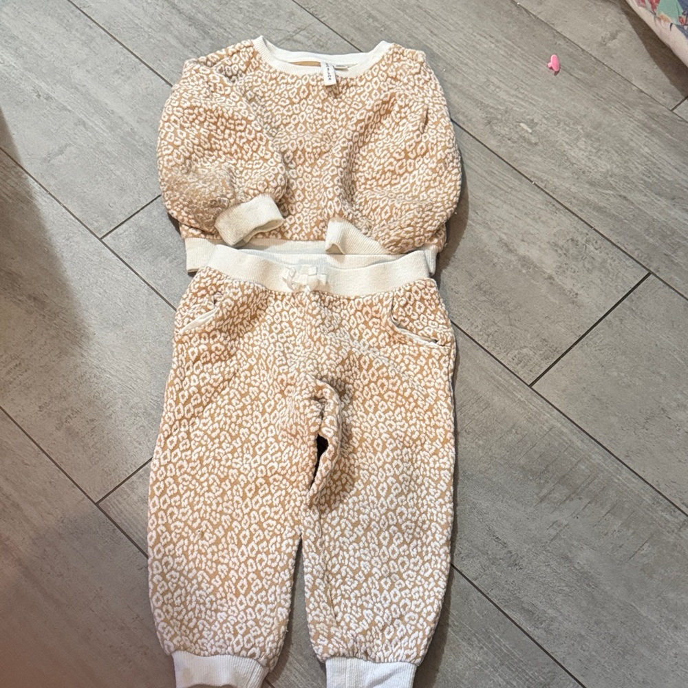 Janie and Jack Tan and White Patterned sweat suit